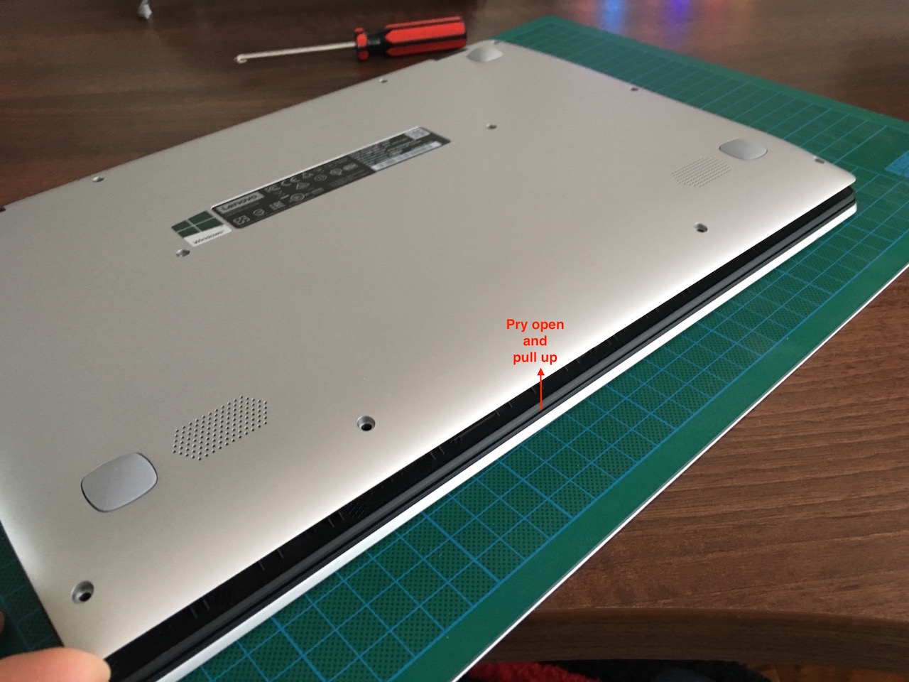 Direkte bid afslappet Easily increase disk space in a Lenovo Ideapad 100S 14" laptop with an M.2  SSD | Igor Kromin