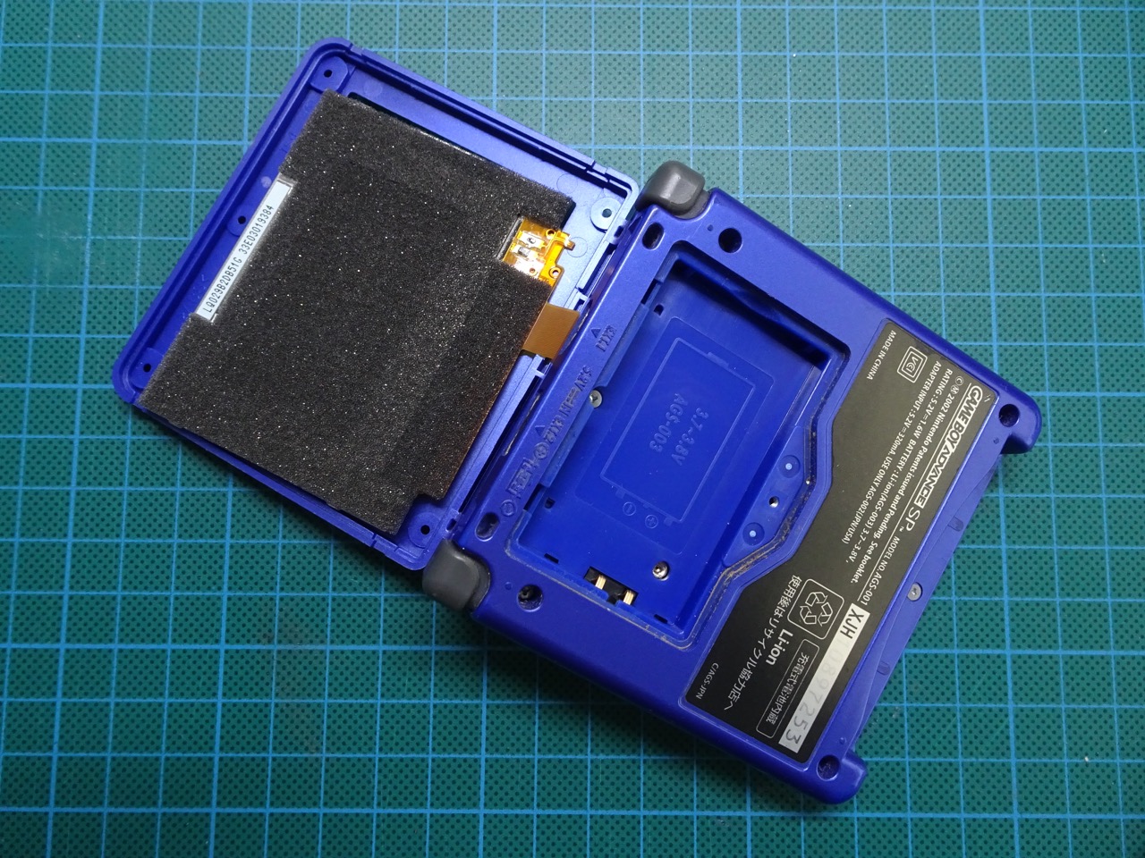 Restoring a Game Boy Advance SP - new housing, battery front light | Igor Kromin