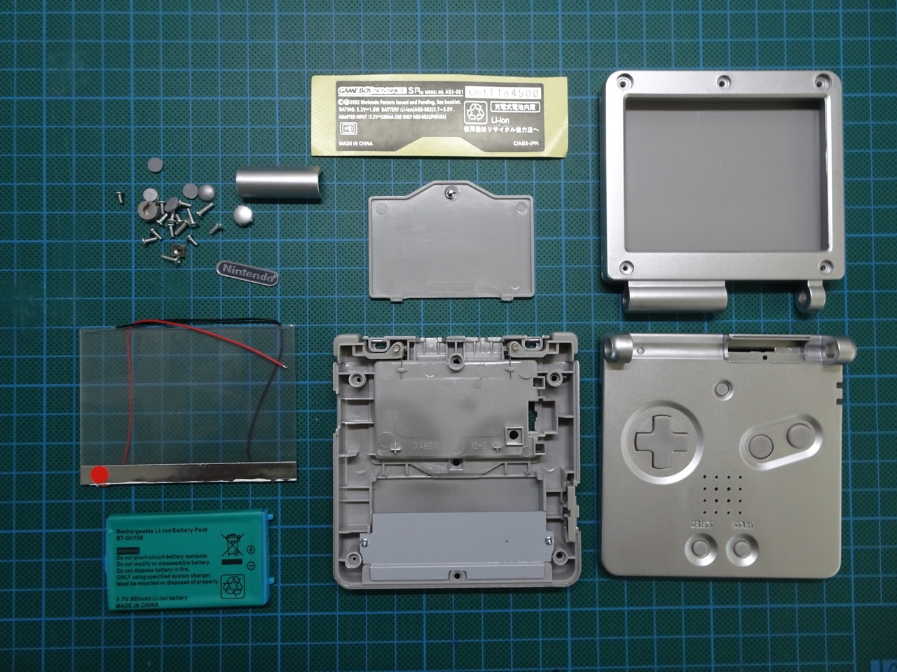 Hervir préstamo Criticar Restoring a Game Boy Advance SP - new housing, battery and front light |  Igor Kromin