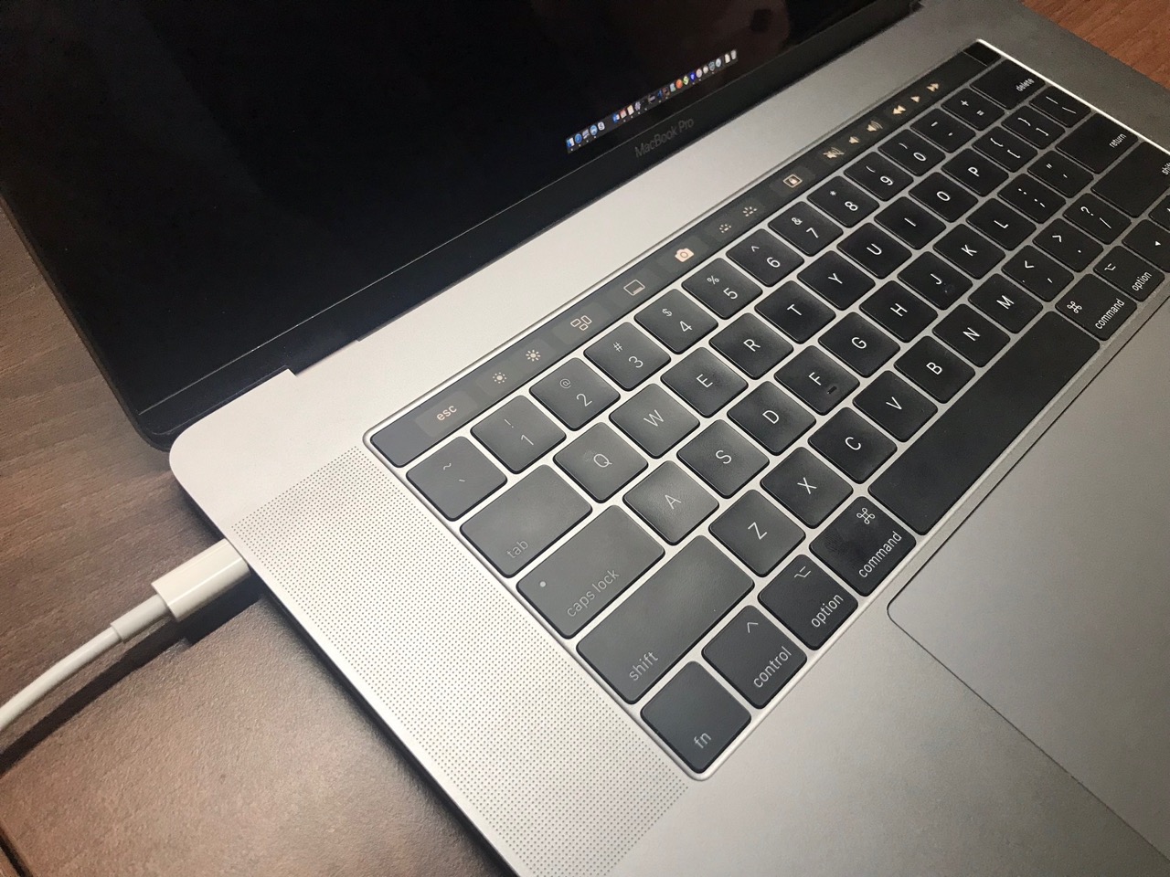 MacBook Pro 2017 getting hot while charging via left hand side USB-C port | Igor