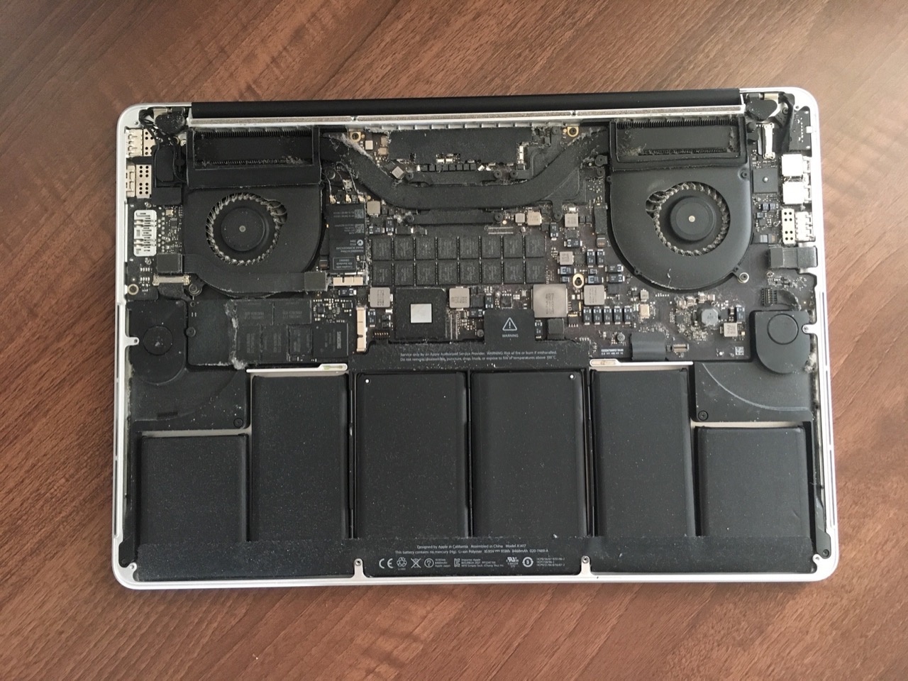 of cleaning the internal fans and heatsinks a MacBook Pro Igor Kromin