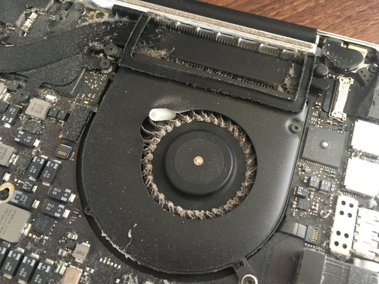 how to clean mac fan
